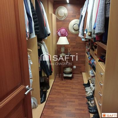 Maison - 220 m² - 10 pièces