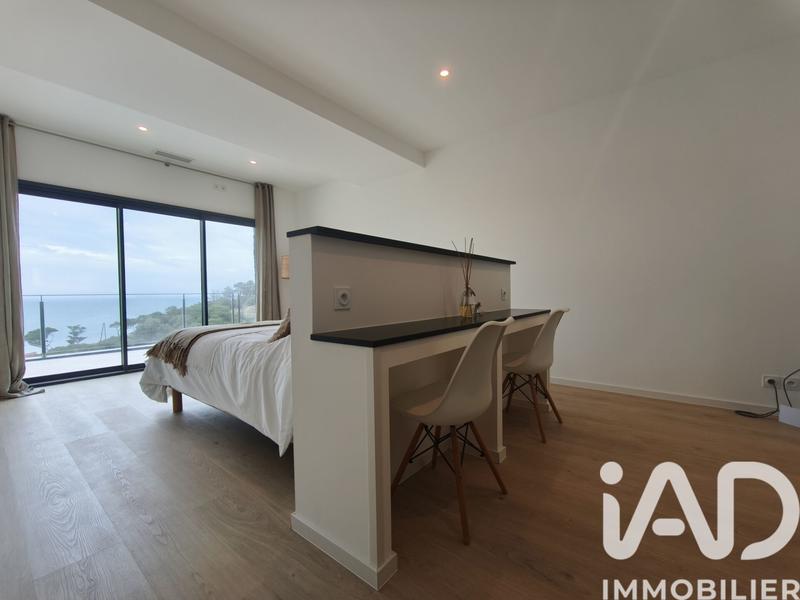 Maison - 217 m² - 5 pièces