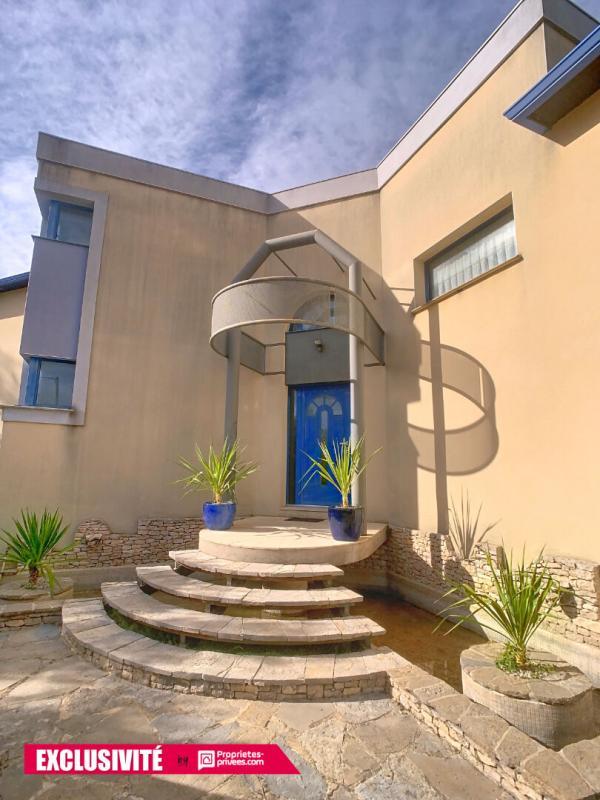 Maison - 365 m² - 12 pièces