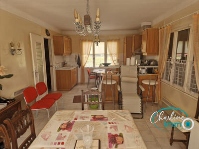 Maison - 5 000 m² - 3 pièces