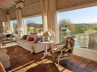 Villa - 205 m² - 9 pièces