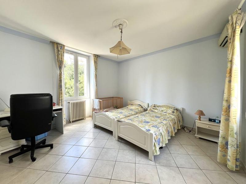 Maison - 178 m² - 7 pièces