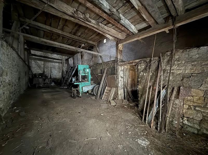 Maison - 300 m² - 6 pièces