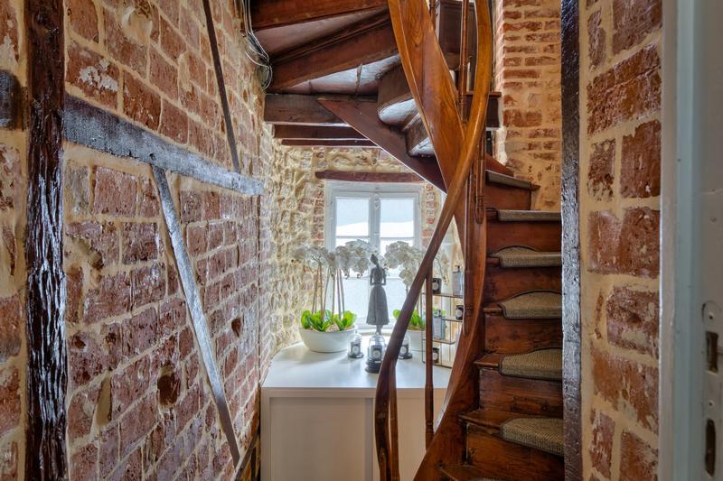 Maison - 280 m² - 10 pièces