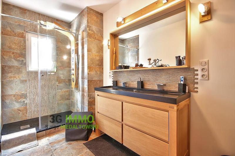 Propriété - 124 m² - 6 pièces