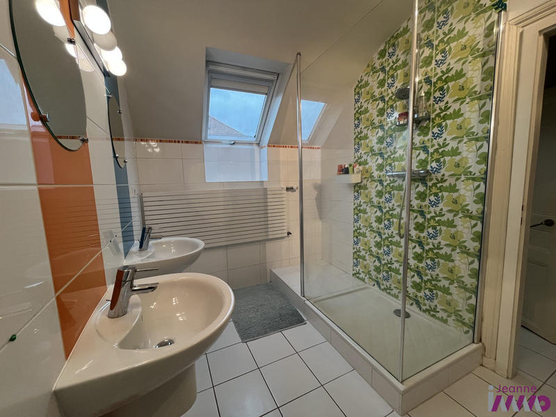 Maison - 200 m² - 8 pièces