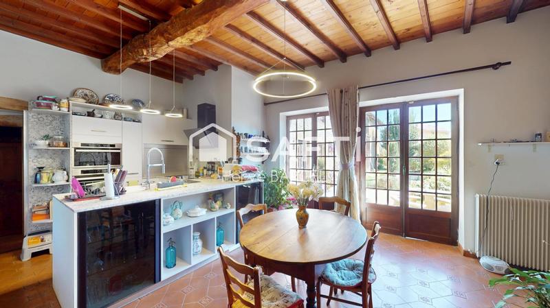 Maison - 218 m² - 6 pièces