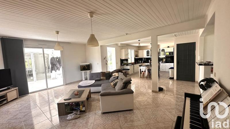 Maison - 239 m² - 8 pièces