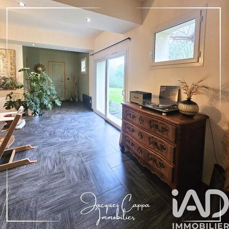 Maison - 220 m² - 6 pièces