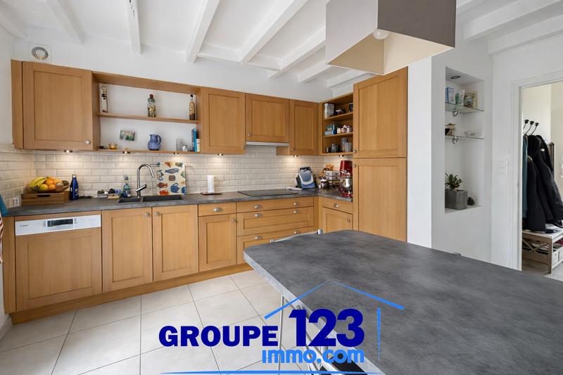 Maison - 251 m² - 8 pièces