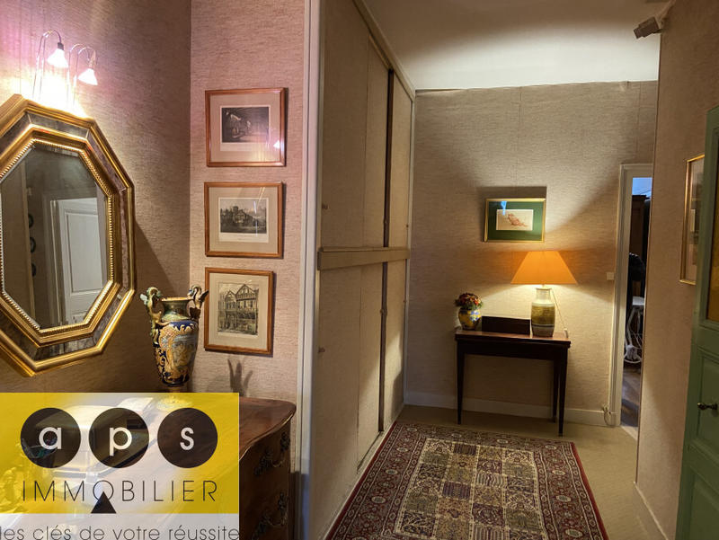 Maison - 325 m² - 16 pièces