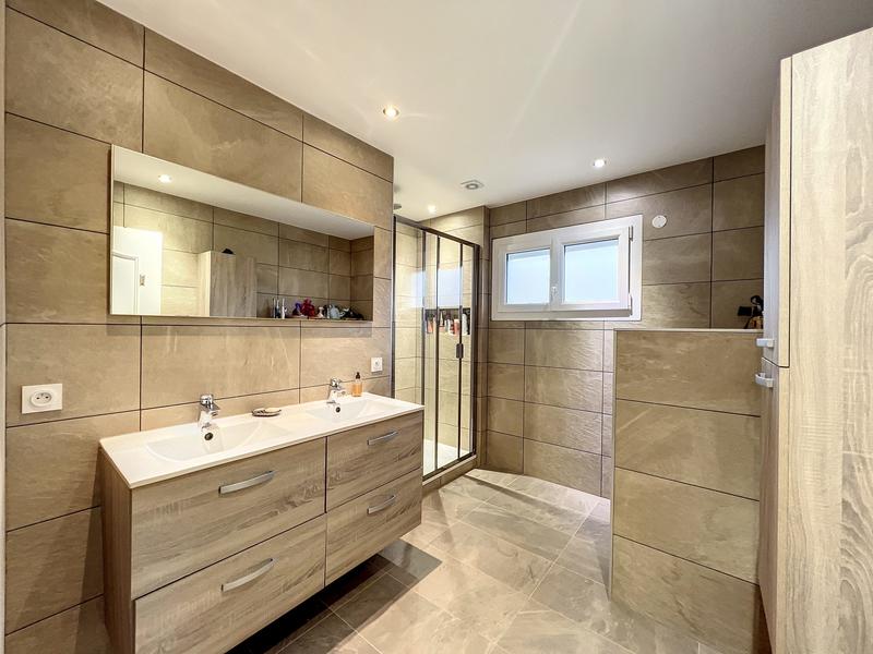 Maison - 147 m² - 6 pièces