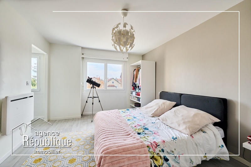 Maison - 222 m² - 9 pièces