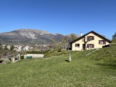 Maison traditionnelle - 125 m² - 6 pièces