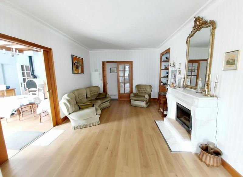 Maison - 246 m² - 8 pièces