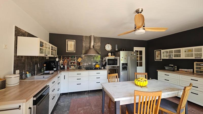 Maison - 340 m² - 12 pièces