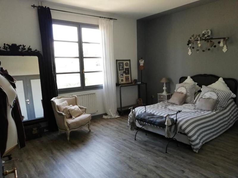 Maison - 252 m² - 9 pièces