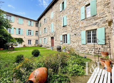 Maison ancienne - 1 490 m² - 40 pièces