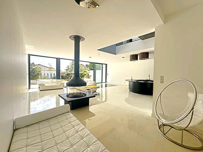 Maison - 328 m² - 5 pièces