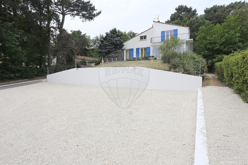 Maison - 254 m² - 12 pièces