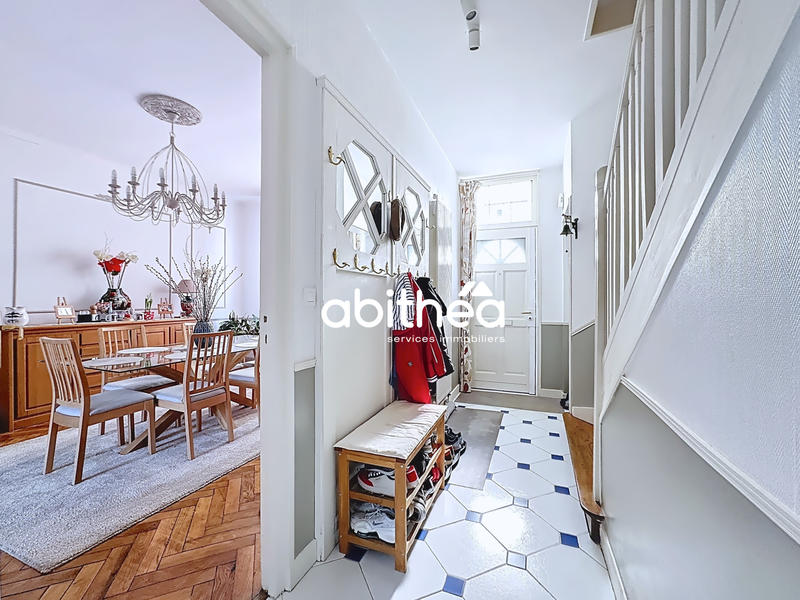 Maison - 318 m² - 8 pièces