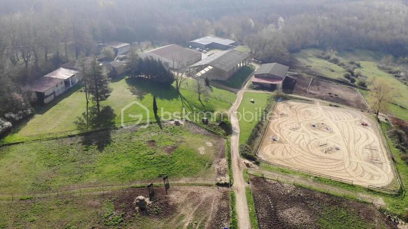 Maison - 275 m² - 8 pièces