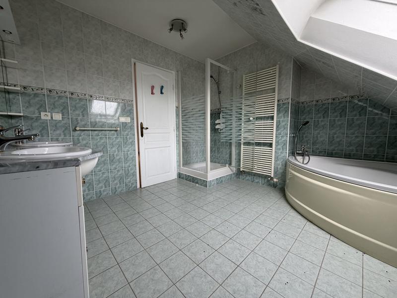 Maison - 250 m² - 7 pièces