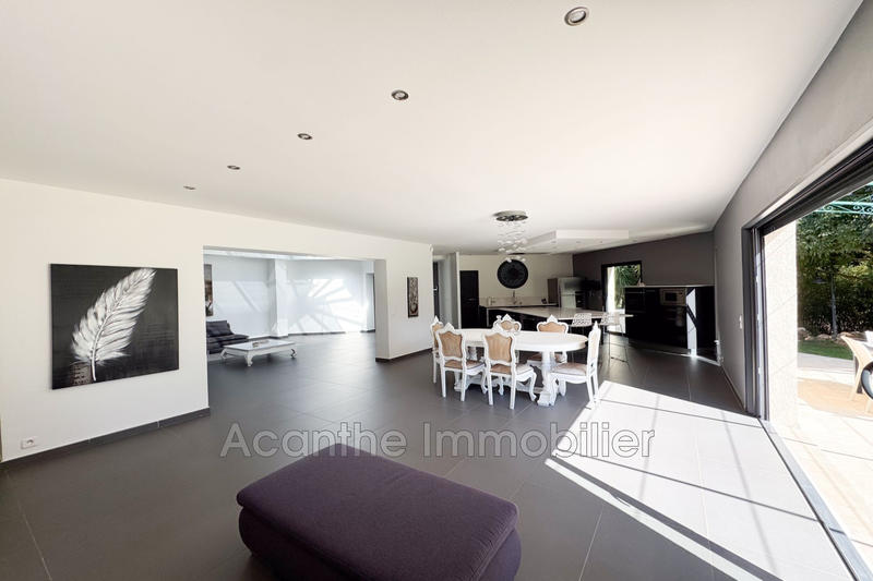 Maison - 220 m² - 7 pièces