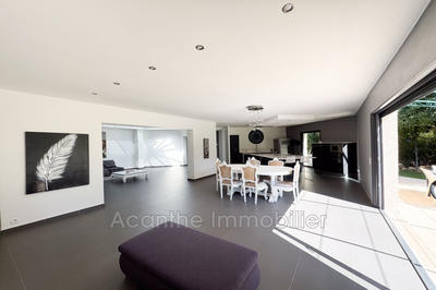 Maison - 220 m² - 7 pièces