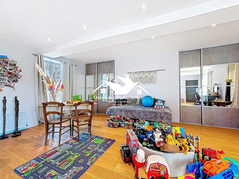 Maison - 318 m² - 12 pièces