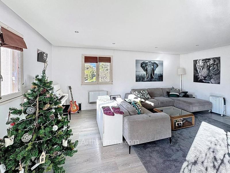 Maison - 201 m² - 8 pièces