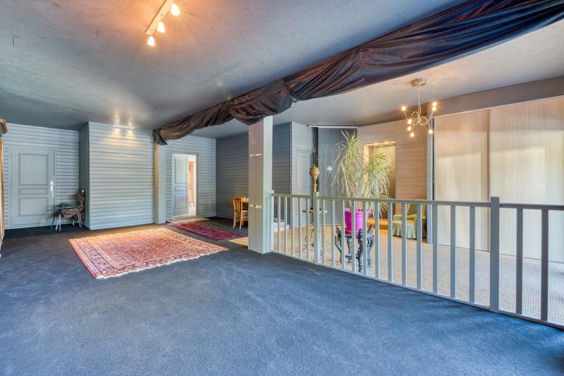 Maison contemporaine - 261 m² - 7 pièces