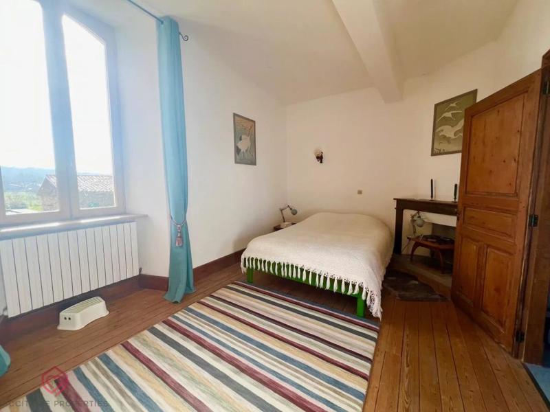 Propriété - 254 m² - 7 pièces