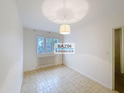 Maison traditionnelle - 93 m² - 4 pièces