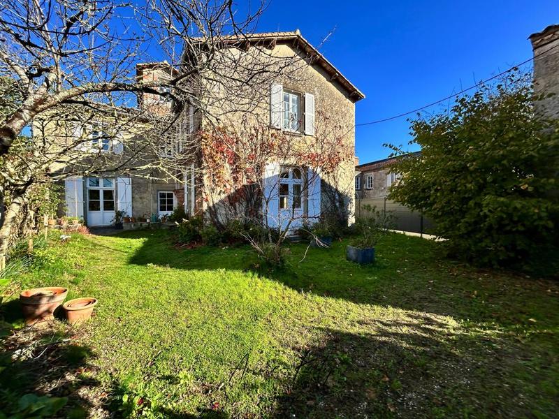 Maison - 180 m² - 8 pièces