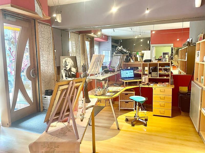 Magasins - 96 m² - 5 pièces