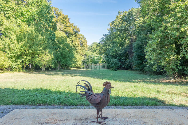 Demeure - 400 m² - 15 pièces