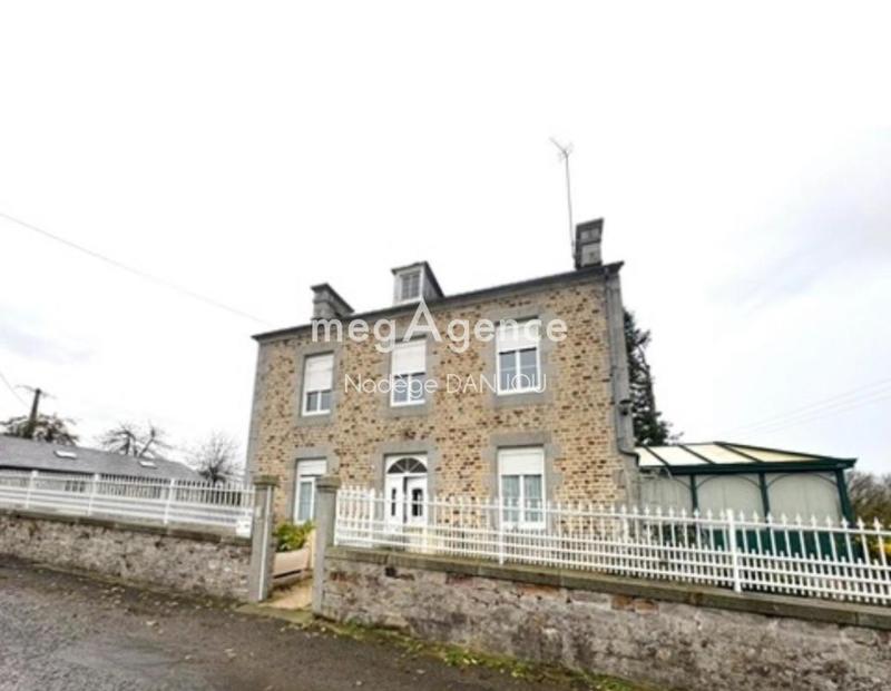 Maison - 122 m² - 9 pièces