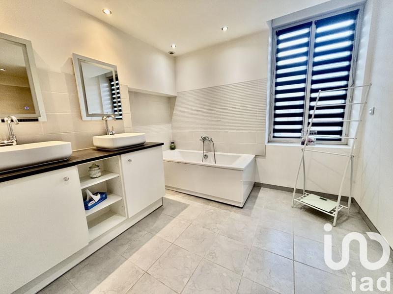 Maison - 180 m² - 6 pièces