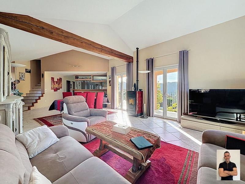 Maison - 200 m² - 6 pièces