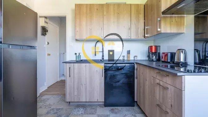 Appartement - 99 m² - 5 pièces