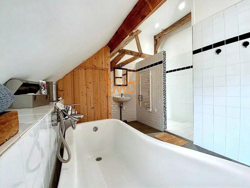 Maison ancienne - 195 m² - 3 pièces