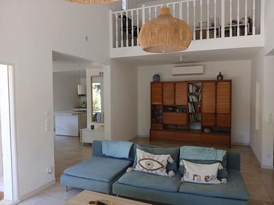 Maison - 230 m² - 8 pièces