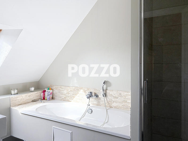 Maison - 234 m² - 7 pièces