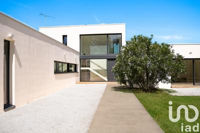 Maison - 240 m² - 8 pièces