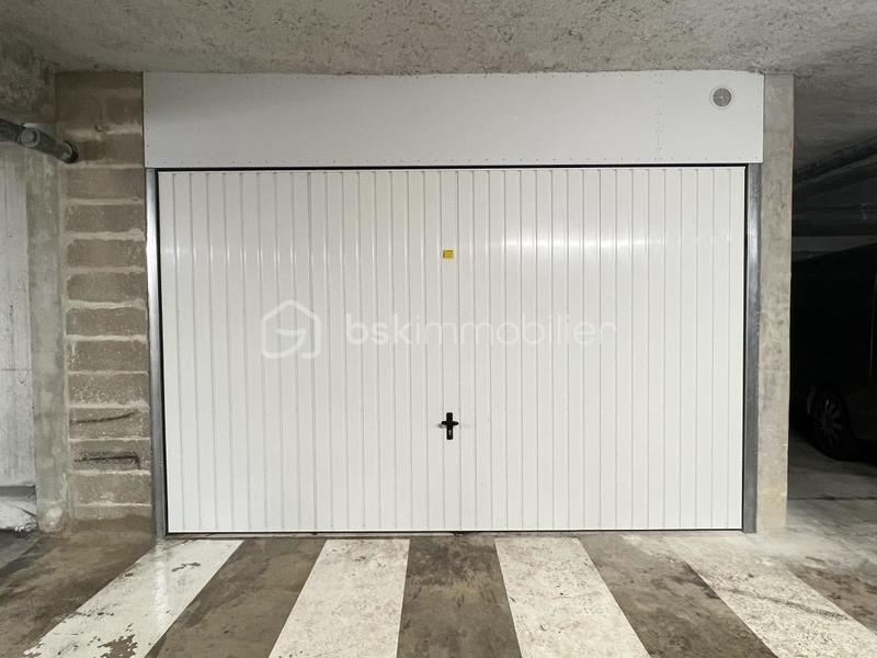 Parking / Garage - 167 m²
