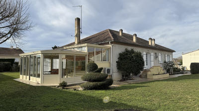 Maison traditionnelle - 220 m² - 7 pièces
