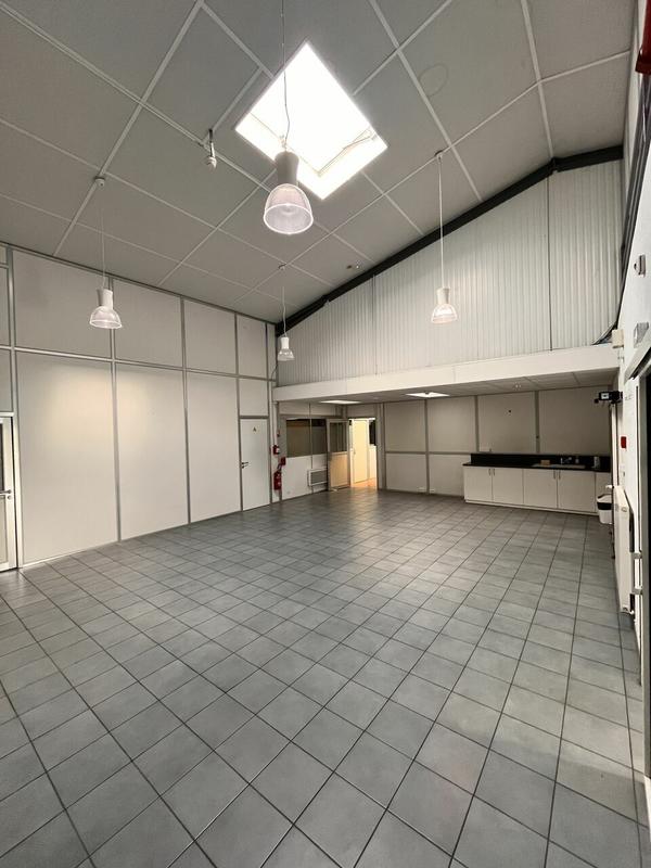 Bureau - 955 m²