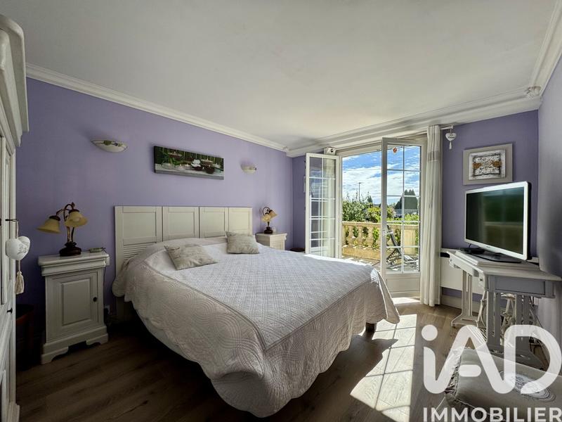 Maison - 300 m² - 8 pièces