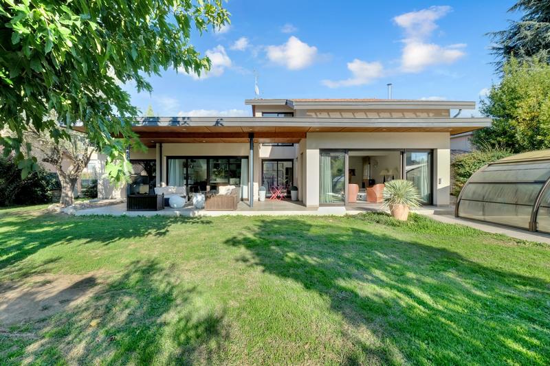 Maison contemporaine - 198 m² - 6 pièces